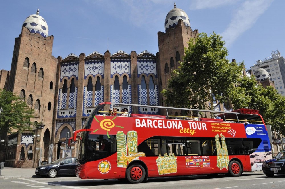 Hop-On Hop-Off Barcelona City Tour & FC Barcelona Immersive Tour