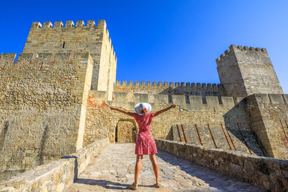 Lisbon's Royal Views: Castelo De São Jorge Entry & Alfama Tour