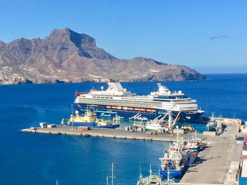 Full Day Shore Excursion: São Vicente and Mindelo Highlights