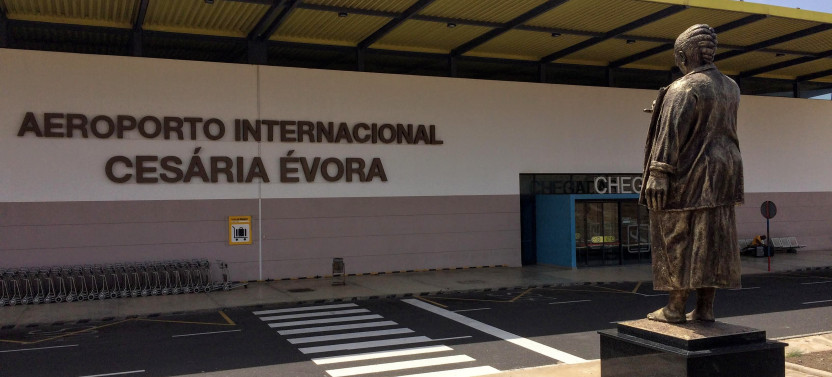 Roundtrip: Airport transfer Cesária Évora International Airport (VXE)