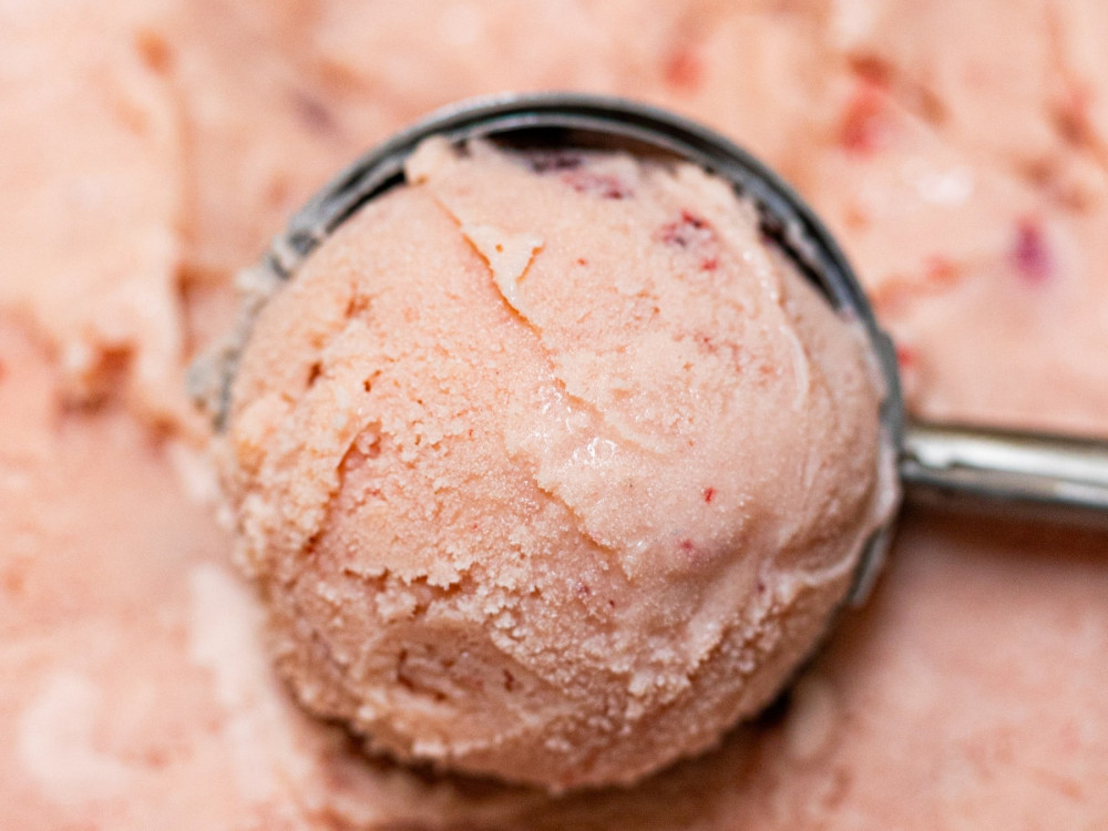 Provence Olive Oil & Ice Cream Experience in Gordes with Charlotte