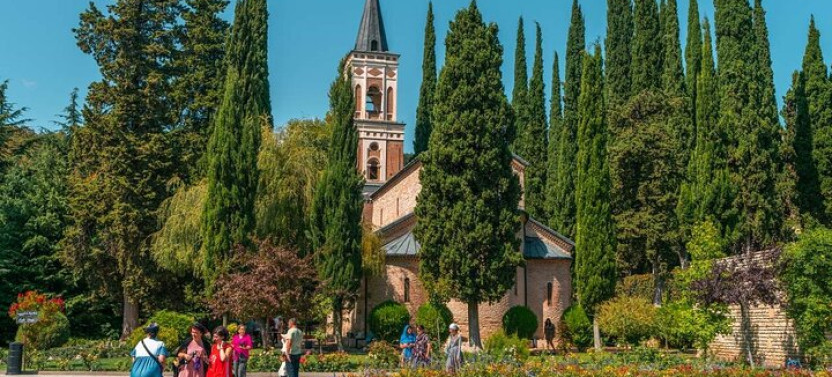 Group Tour from Tbilisi: Sighnaghi, Bodbe & 8 Wine Tastings