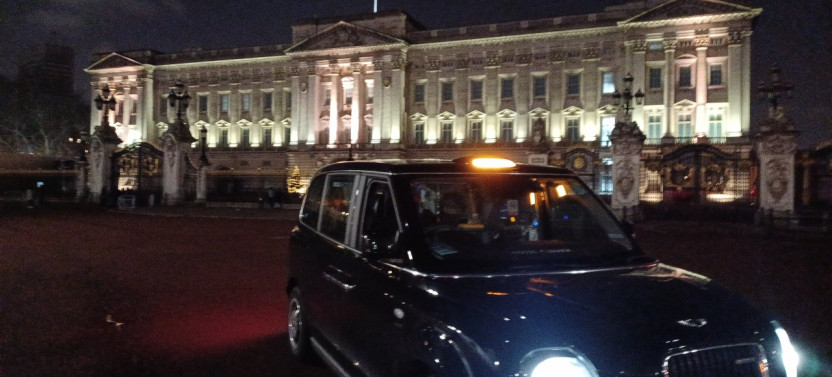 Private Twilight Taxi Tour: London at Night