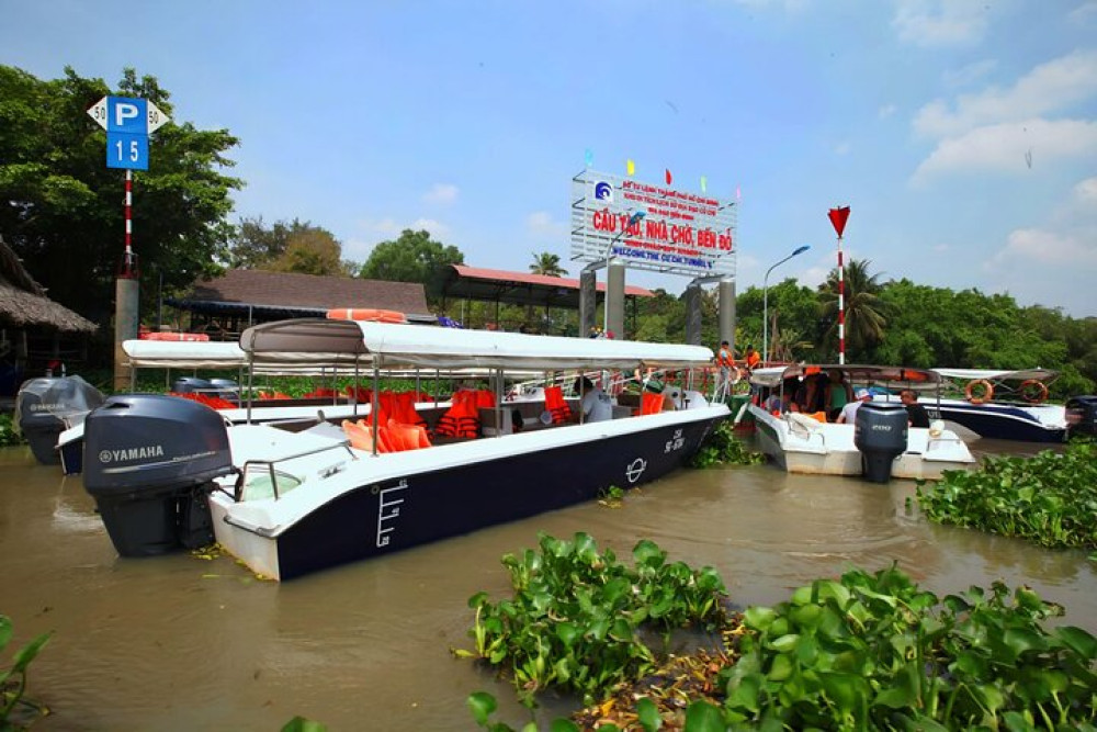 Half-day Tour to Cu Chi Tunnel with Luxury Boat and Guide