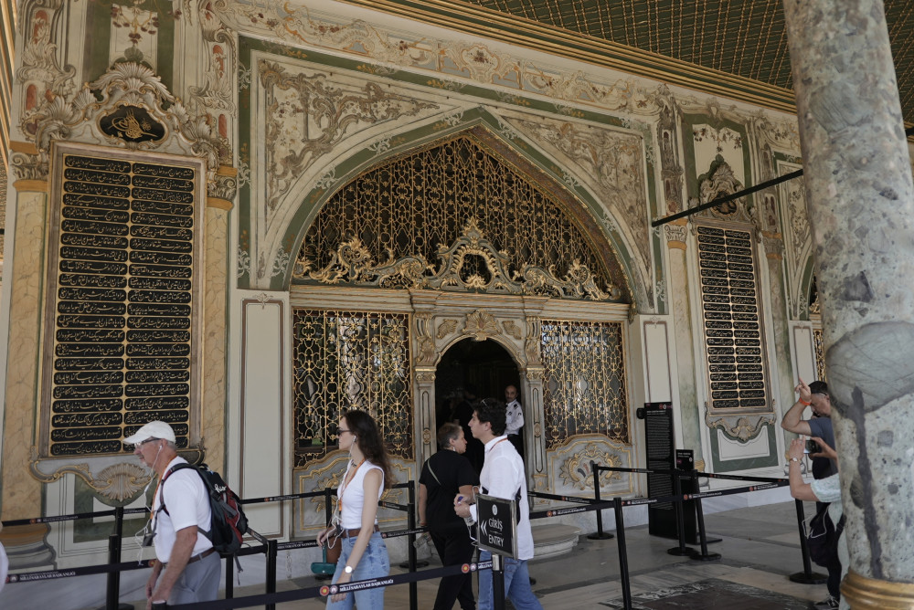 Istanbul: Topkapi Palace and Harem Guided Tour with Tickets