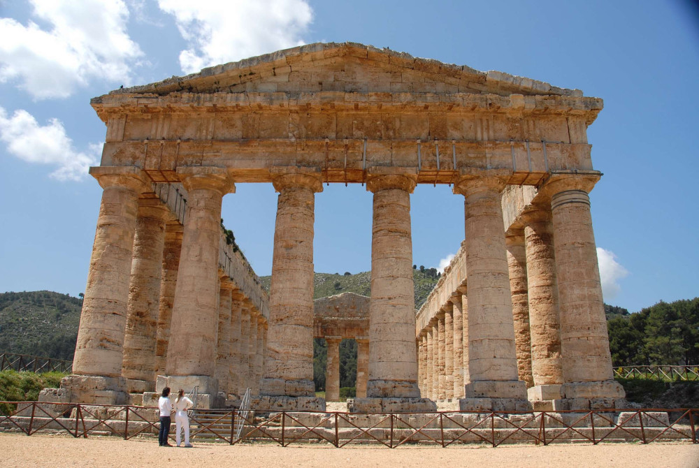 Expert-led Segesta Archaeological Tour
