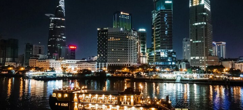 Night Tour: Sightseeing Bus at Sunset & Dinner On Cruise