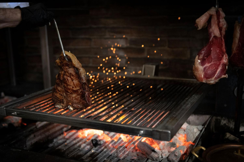 Live Grill Show & Three Premium Steak Cuts Dinner