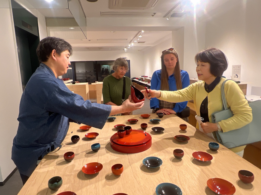 Crafting Elegance: Hiroshima Lacquer Art with Master Naoya Takayama