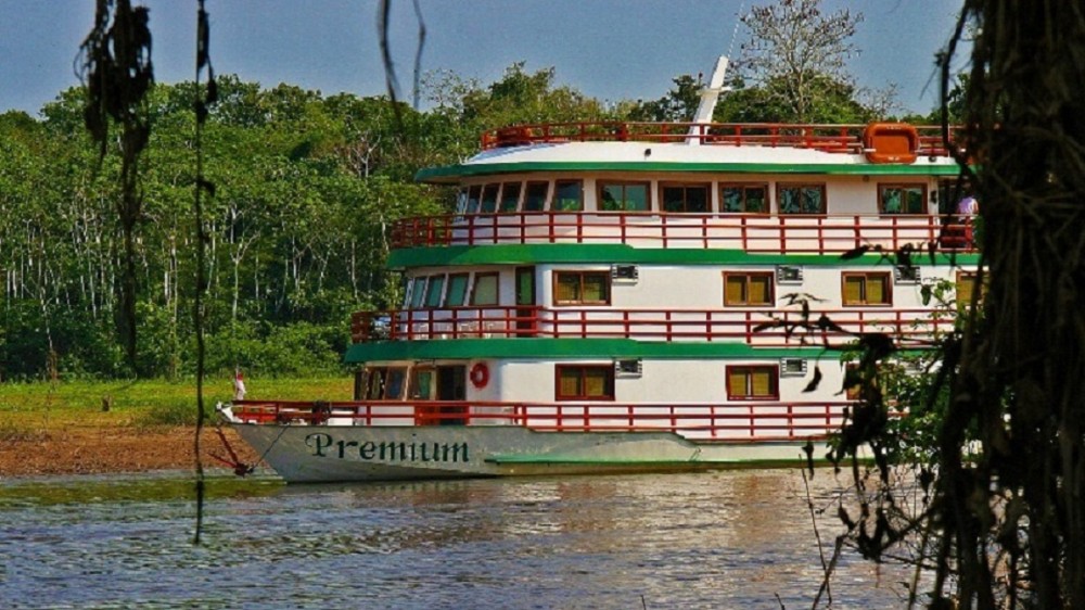 Luxury Cruise and Lodge Experience along the Amazon River