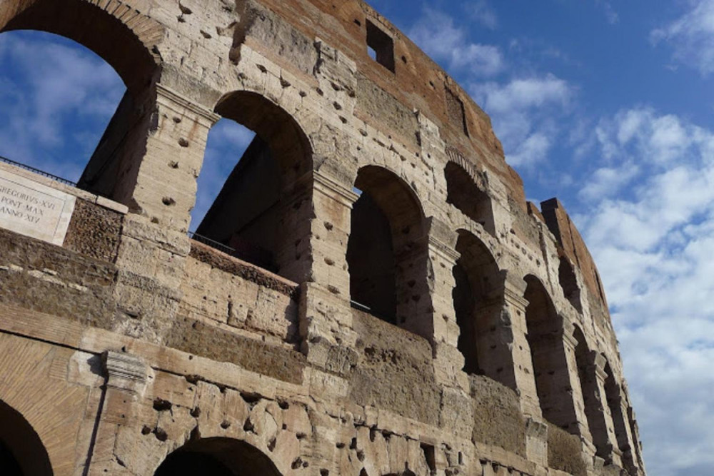 Rome: Small-Group Colosseum Arena and Forum Tour – Adults Only