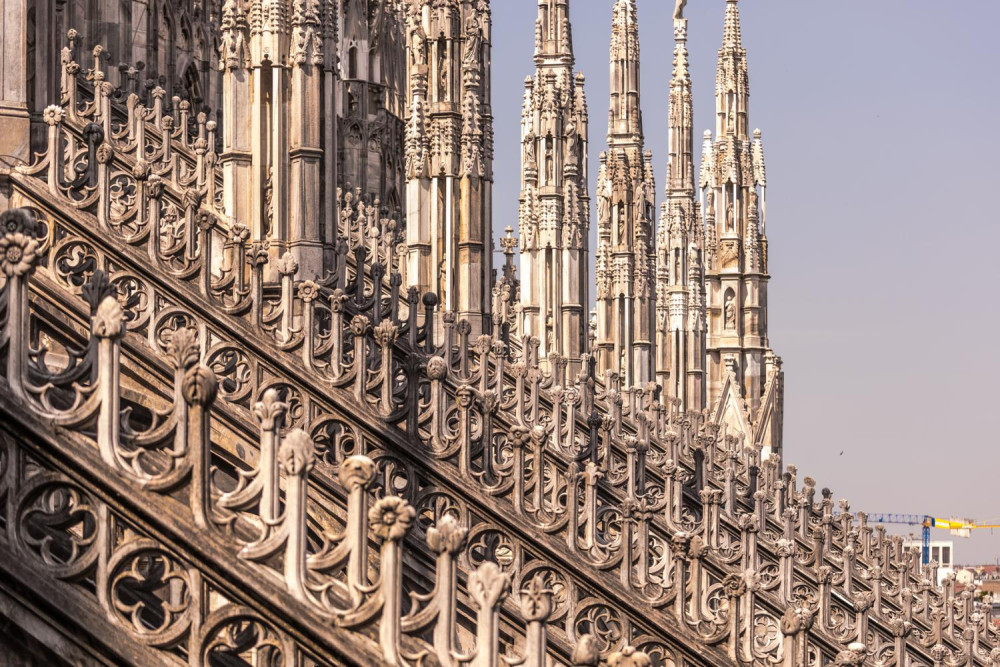 Skip-the-Line Milan Duomo Rooftop Tour in Spanish