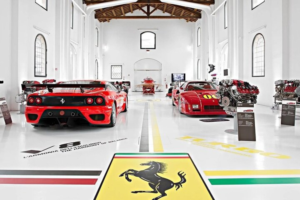 Exclusive Ferrari and Maserati with Balsamic Tour from Florence