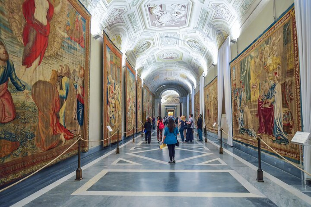 Vatican, Sistine Chapel & St. Peter's Basilica VIP Guided Tour