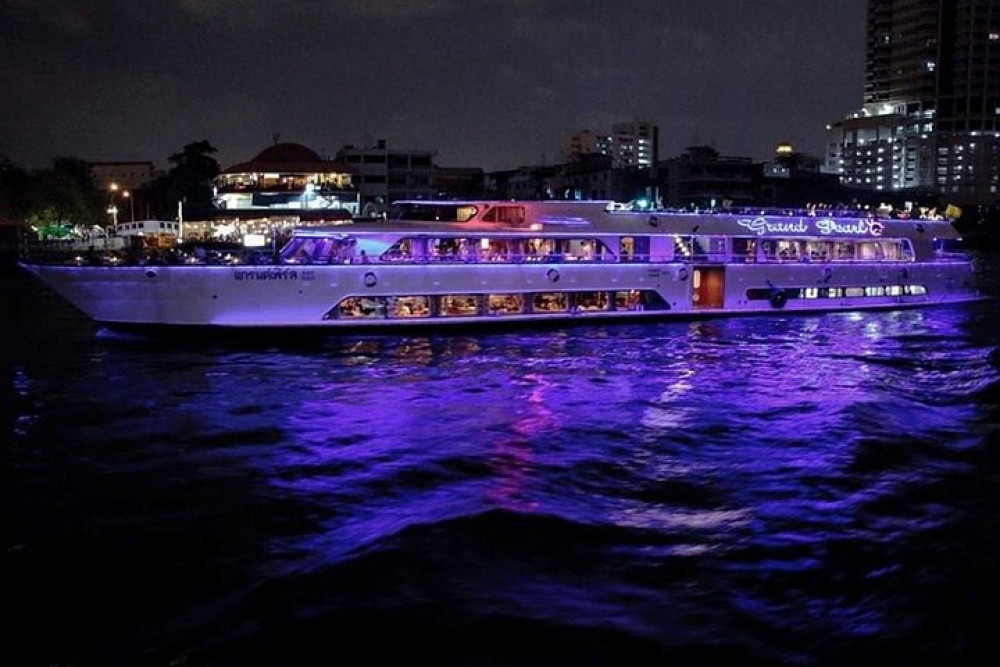 Bangkok: Grand Pearl 2-Hour Chao Phraya Dinner Cruise Joint Tour