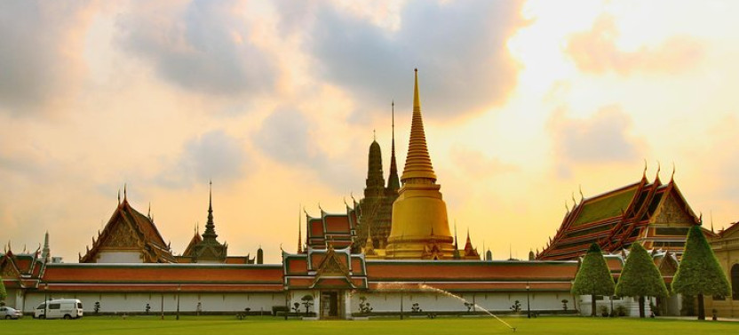 Grand Palace Glory: Half-Day Royal Tour in Bangkok