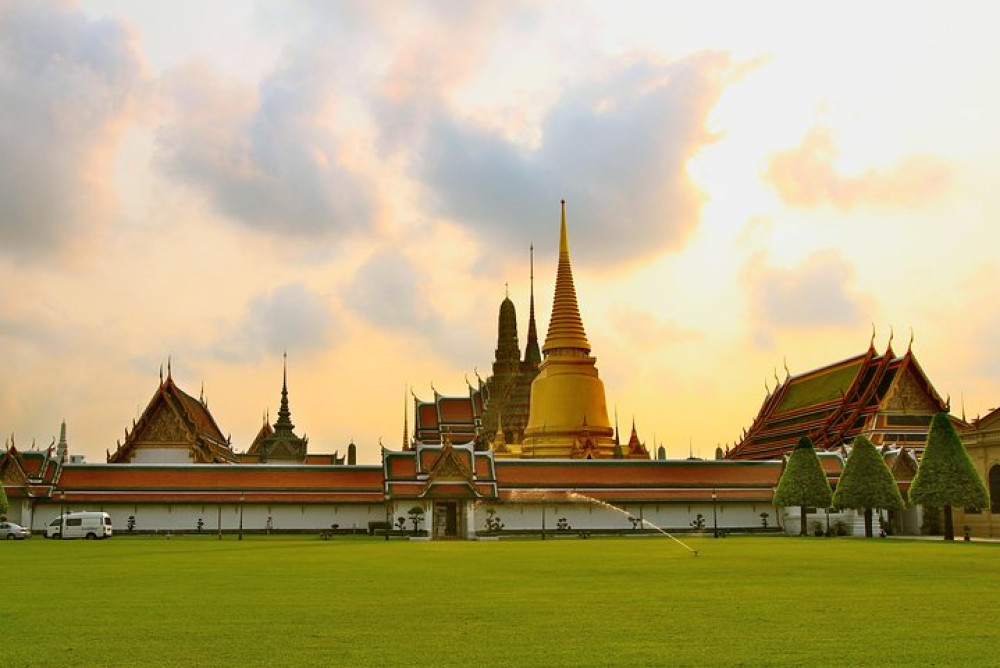 Grand Palace Glory: Half-Day Royal Tour in Bangkok