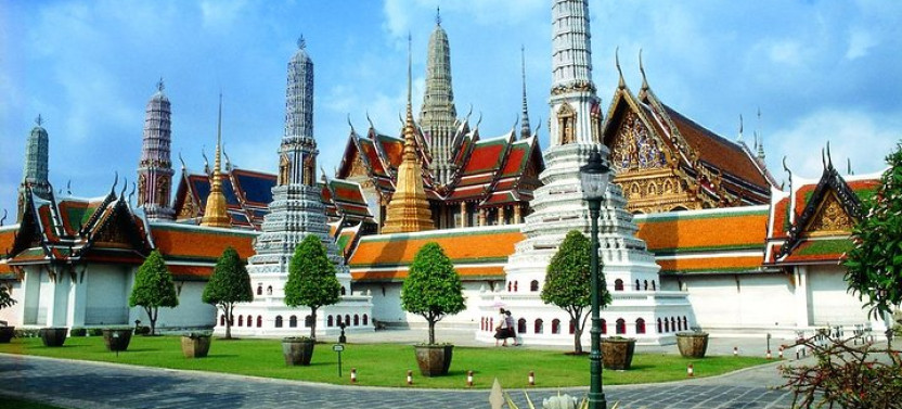 Cultural Treasures of Bangkok: Temples & Royal Palace Tour