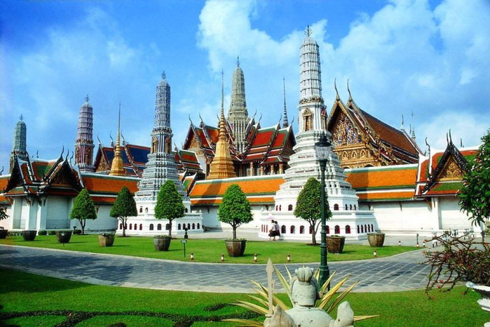 Cultural Treasures of Bangkok: Temples & Royal Palace Tour