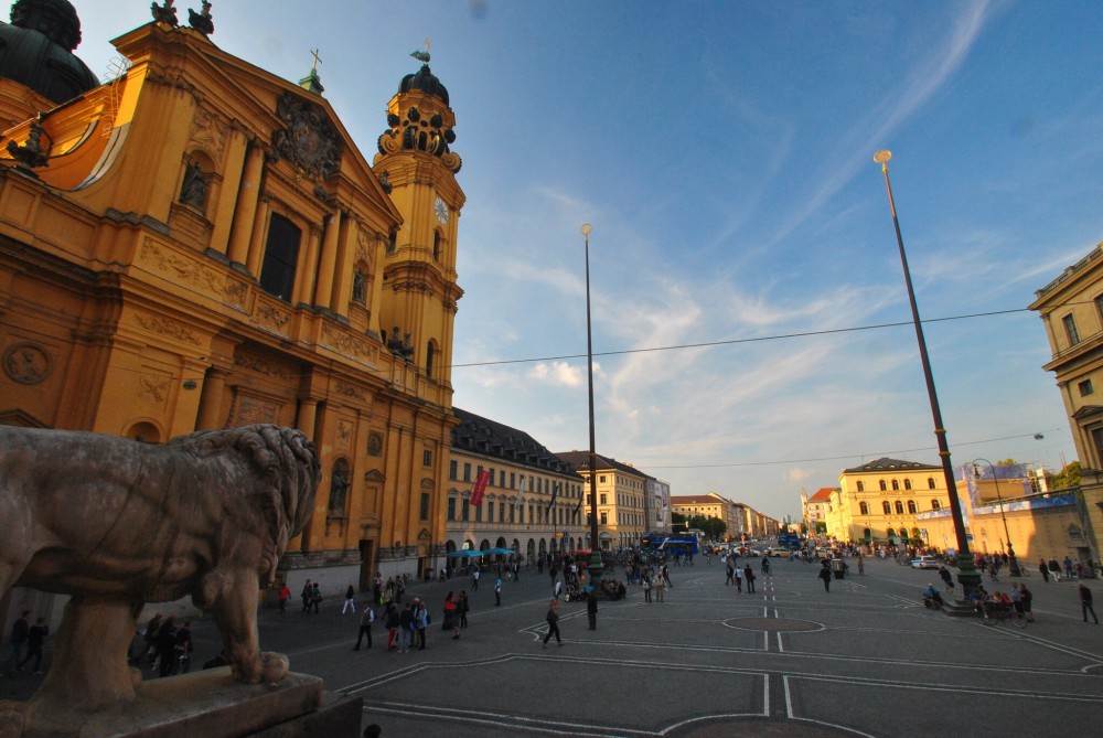 Small Group Munich Night Bike Tour