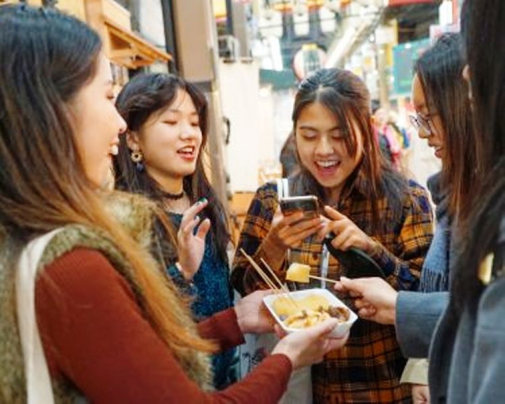 Kuromon Market Small Group Walking Street Food Tour in Osaka