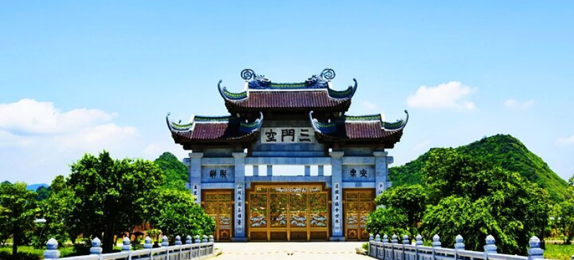 Ninh Binh Tour: Trang An Eco-Tourism Complex and Bai Dinh Pagoda