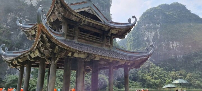 Ninh Binh Tour: Trang An Eco-Tourism Complex and Bai Dinh Pagoda