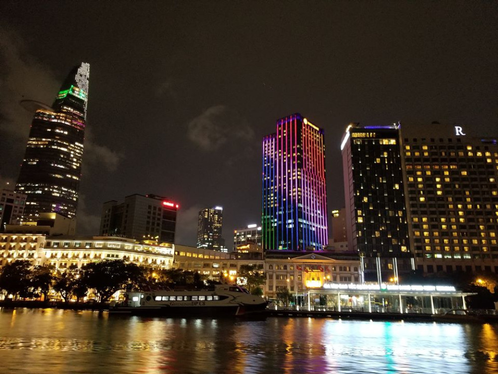 Night Tour: Saigon Sightseeing & Dinner On Cruise