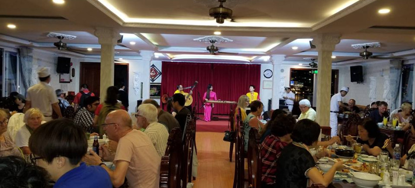 Night Tour: Saigon Sightseeing & Dinner On Cruise