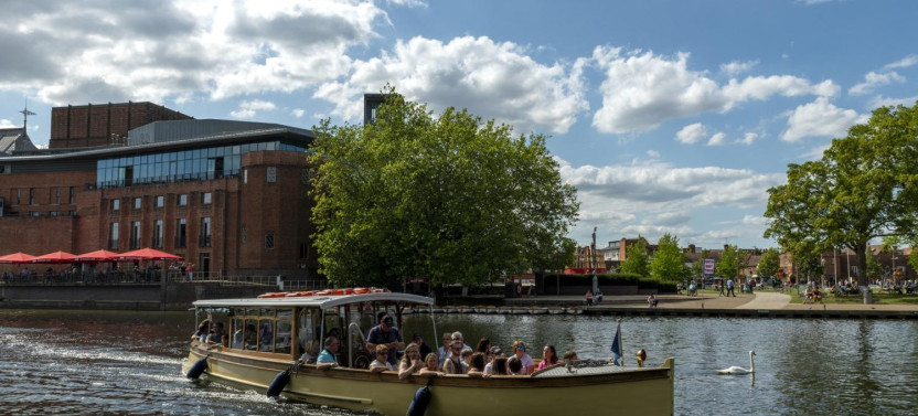 Stratford-upon-Avon: River Cruise & City Audio Tour
