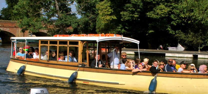 Stratford-upon-Avon: River Cruise & City Audio Tour
