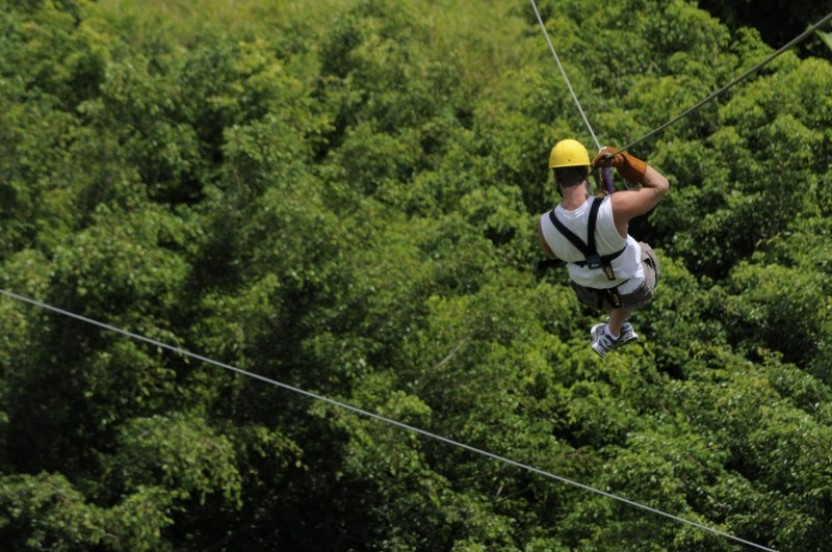Zipline con Cascada