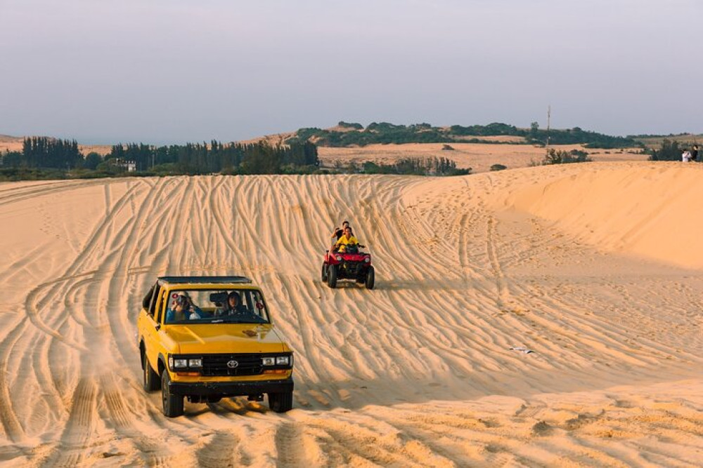 Mui Ne Jeep Tour at Sunrise or Sunset