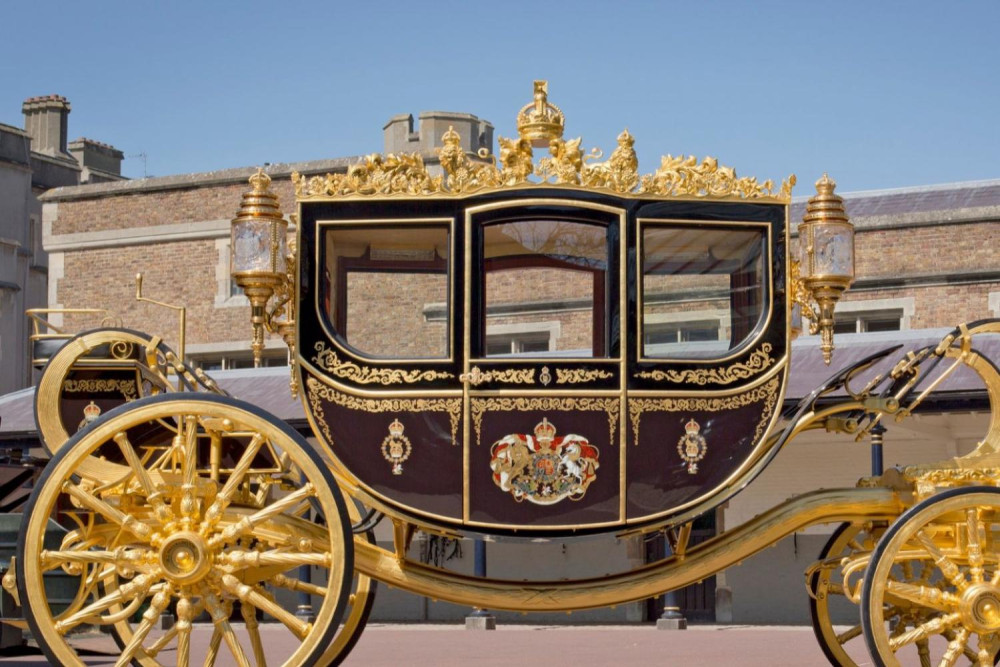 London: Highlights Tour & Buckingham Palace Royal Mews Ticket
