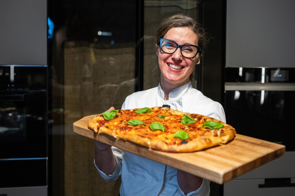 Rome: Pizza Making Class with Chef and Local Wine