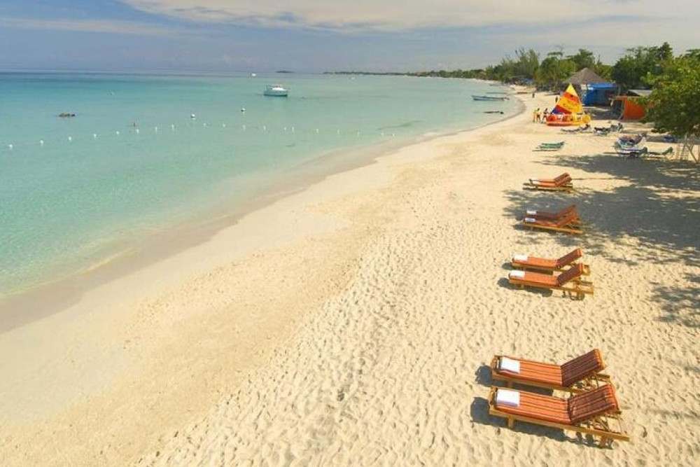 From Montego Bay: Negril 7 Mile Beach and Rick's Cafe Sunset Tour