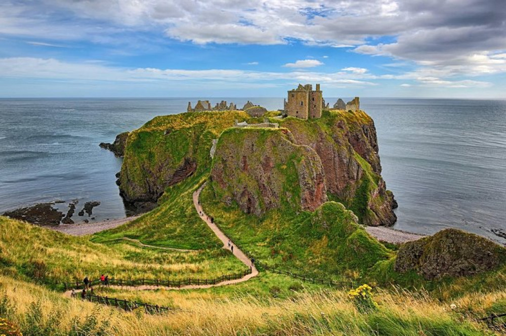 Aberdeen & Shire Castle & Distillery Private Group- One Day Tour
