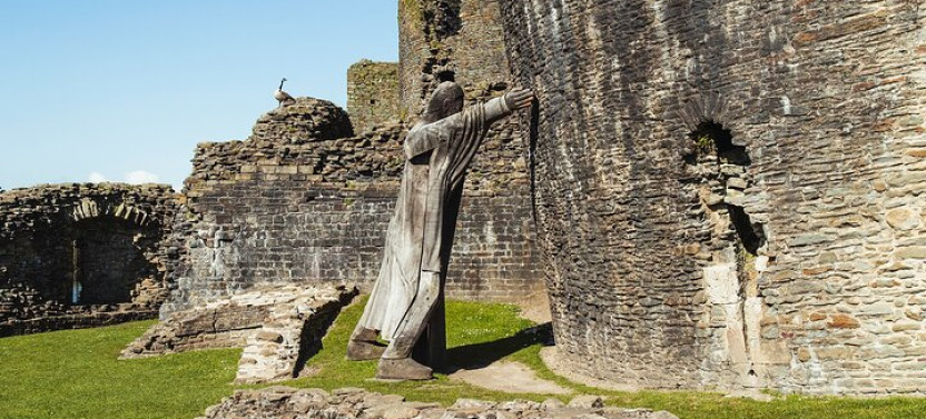 From Cardiff: Welsh Castles, Mountains & Steam Railway Day Tour