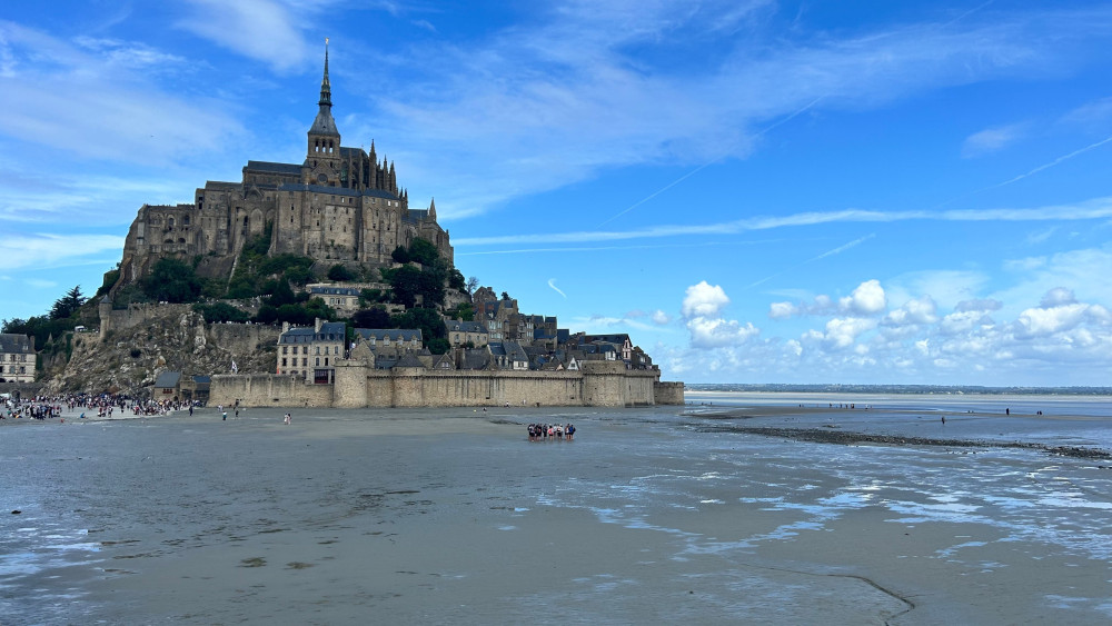 D-Day Experience: Omaha Beach, Pointe du Hoc & Mont Saint-Michel in One Day