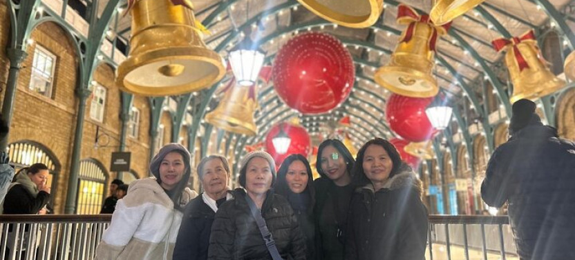 London Christmas Lights Private Black Cab Tour With Hotel Pick Up