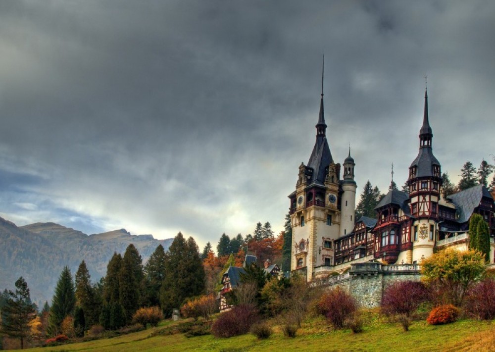 Private Day Trip from Bucharest to Peles, Bran Castle and Brasov