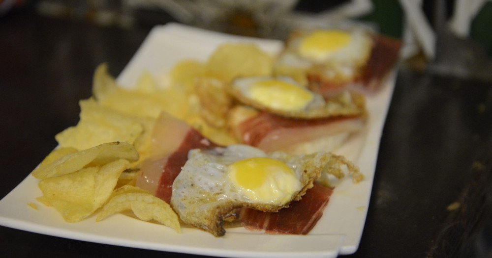 Private Tour: Tapas, Taverns and Stories in Seville