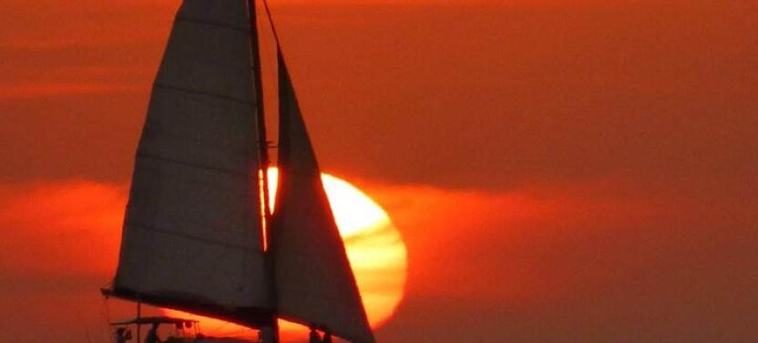 Costa Rica Catamaran Private Sunset Tour with Drinks