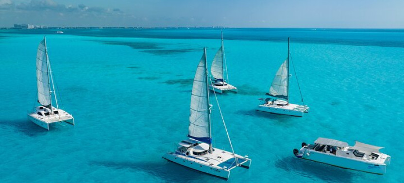 Cancún Catamaran to Isla Mujeres with Snorkeling, Open Bar & Lunch