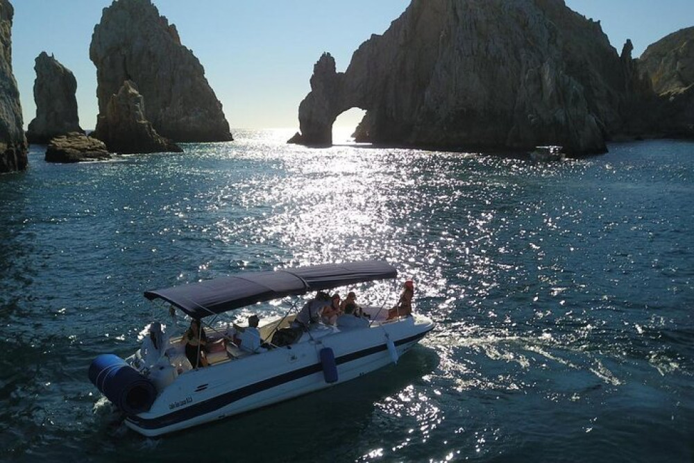 Cabo Yacht Tour – Arch, Pelican Rock, Snorkeling & Landmarks