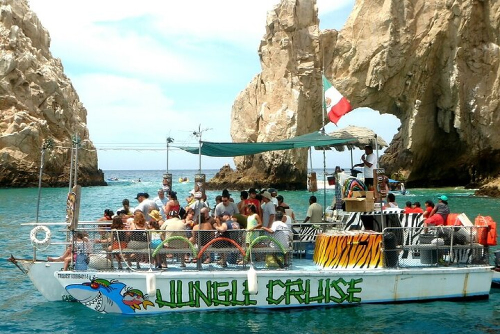 Los Cabos Catamaran: Iconic Sunset Cruise with Drinks & DJ