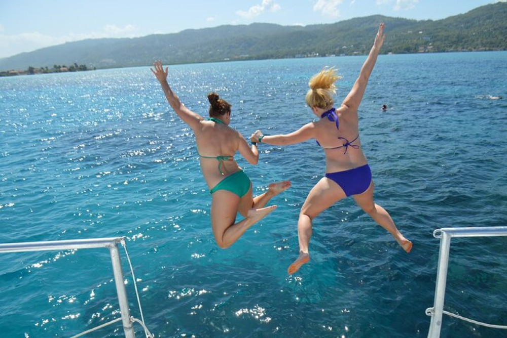 Montego Bay Catamaran: Snorkel Tour With Open Bar & Reggae Dj