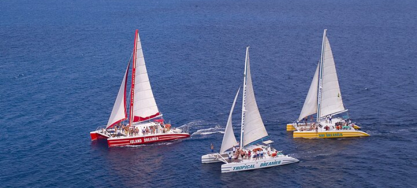 Montego Bay Catamaran: Snorkel Tour with Open Bar & Reggae DJ
