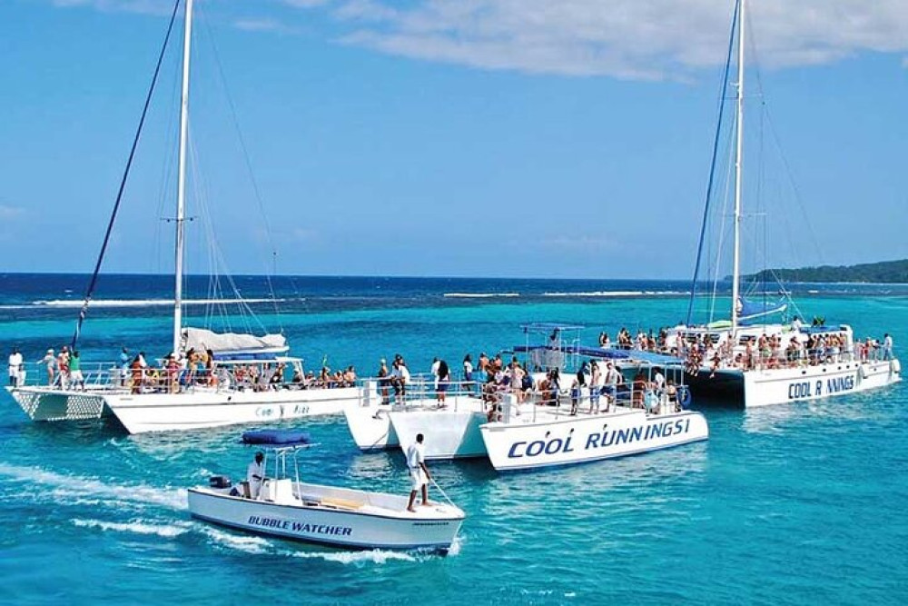 Ocho Rios Catamaran: Sunset Dinner, DJ & Open Bar Party Cruise