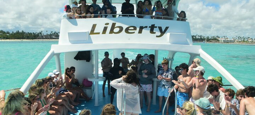 Punta Cana Catamaran: Nonstop Spring Break Party Experience